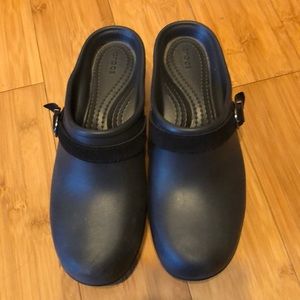 Crocs DUAL Comfort Clogs. like NEW condition.
